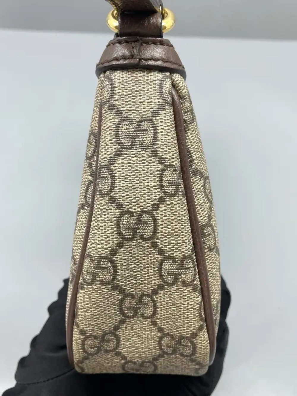 Gucci Beige Brown GG Supreme Shoulder Bag with Gold Hardware - Picture 4 of 5